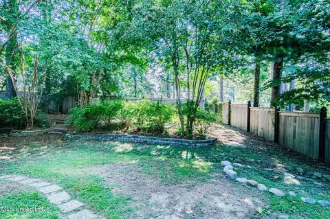 Exterior - 404 Eastpointe Cv, Madison, MS 39110 photo 10 of 14