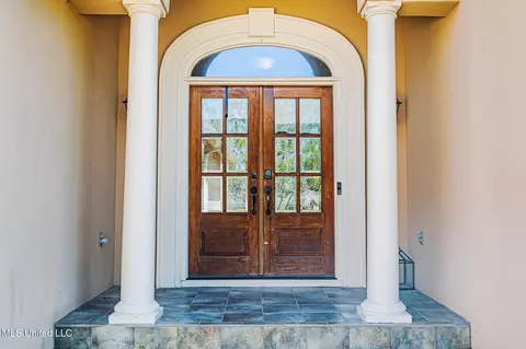 Entry Way - 404 Eastpointe Cv, Madison, MS 39110 photo 2 of 4