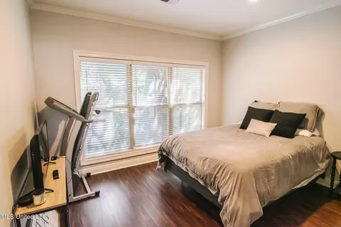 Bedroom - 404 Eastpointe Cv, Madison, MS 39110 photo 2 of 11