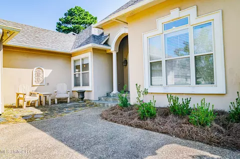 Exterior - 404 Eastpointe Cv, Madison, MS 39110 photo 4 of 14