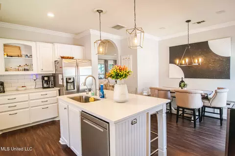 Kitchen - 404 Eastpointe Cv, Madison, MS 39110 photo 1 of 10