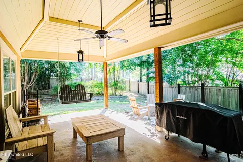 Exterior - 404 Eastpointe Cv, Madison, MS 39110 photo 6 of 14