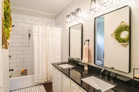 Bath - 404 Eastpointe Cv, Madison, MS 39110 photo 1 of 10