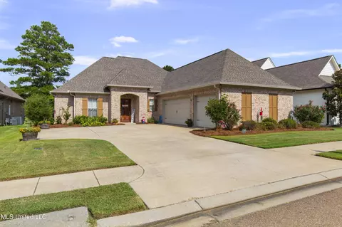 Exterior - 140 Greenway Ln, Madison, MS 39110 photo 2 of 15