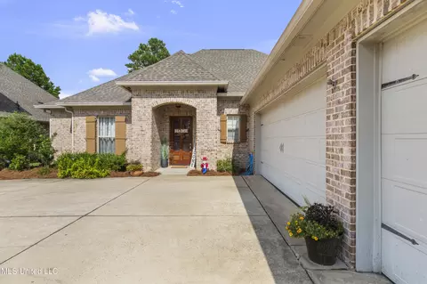 Exterior - 140 Greenway Ln, Madison, MS 39110 photo 6 of 15