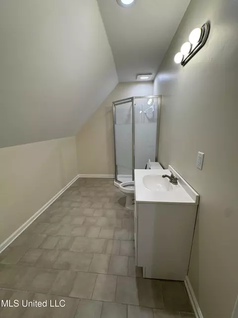 Bath - 1102 Greenwich Dr, Hernando, MS 38632 photo 3 of 3