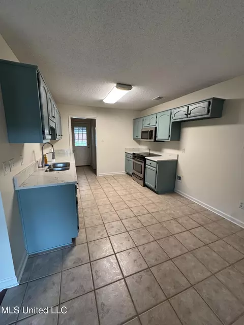 Kitchen - 1102 Greenwich Dr, Hernando, MS 38632 photo 1 of 4