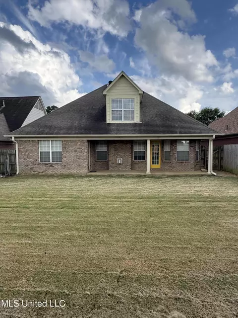 Exterior - 1102 Greenwich Dr, Hernando, MS 38632 photo 2 of 2
