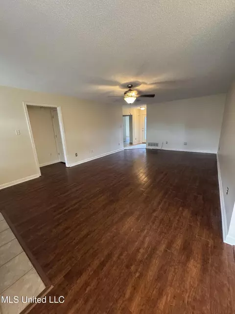 Living - 1102 Greenwich Dr, Hernando, MS 38632 photo 3 of 3