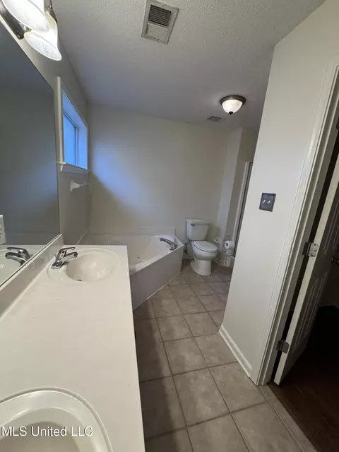 Bath - 1102 Greenwich Dr, Hernando, MS 38632 photo 1 of 3