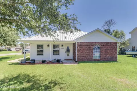 8803 Blueberry Dr, Ocean Springs, MS 39564