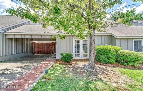 114 River Pl, Jackson, MS 39211