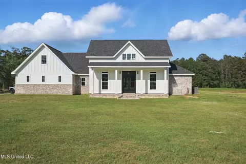 13240 Wolf River Rd, Gulfport, MS 39503