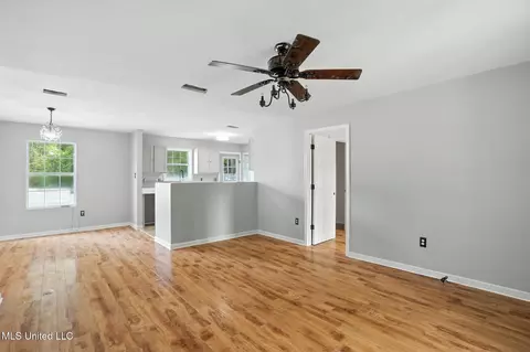 Living - 608 Baldwin St, Summit, MS 39666 photo 1 of 3