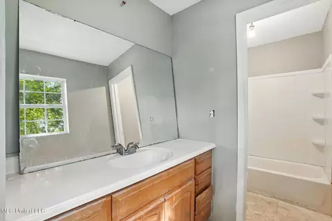 Bath - 608 Baldwin St, Summit, MS 39666 photo 2 of 3