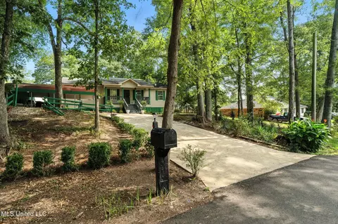 Exterior - 608 Baldwin St, Summit, MS 39666 photo 1 of 3