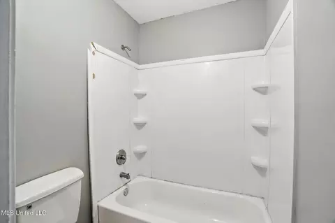 Bath - 608 Baldwin St, Summit, MS 39666 photo 3 of 3