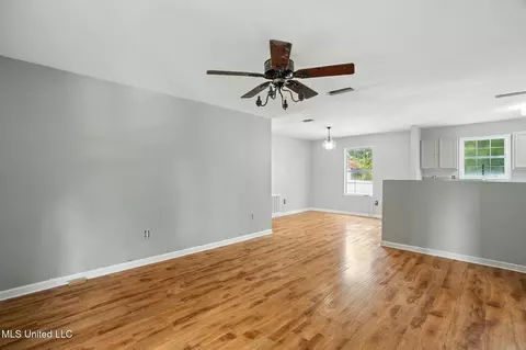 Living - 608 Baldwin St, Summit, MS 39666 photo 2 of 3