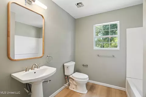 Bath - 608 Baldwin St, Summit, MS 39666 photo 1 of 3