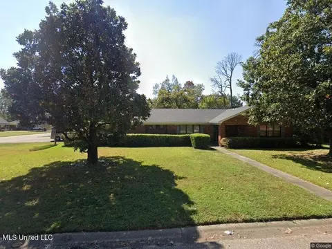 1373 Martha Dr, Greenville, MS 38703