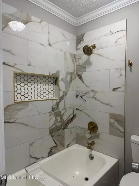 Bath - 909 Brookford Ct, Jackson, MS 39212 photo 19 of 32