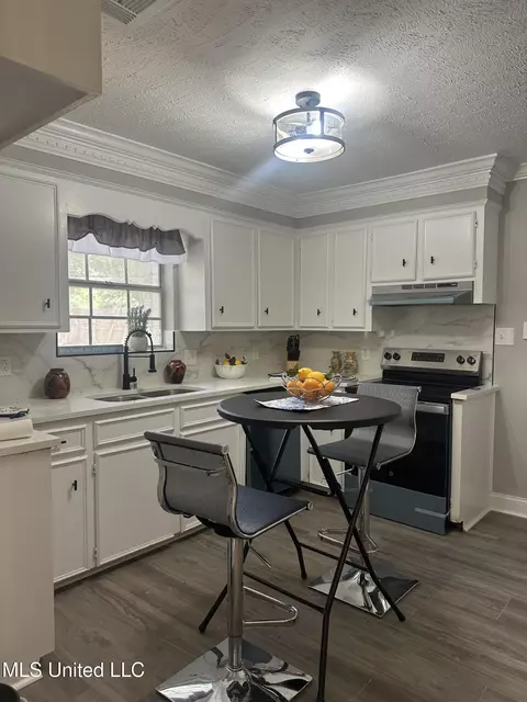 Kitchen - 909 Brookford Ct, Jackson, MS 39212 photo 1 of 4