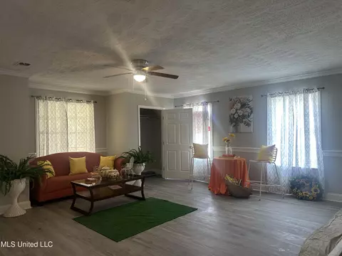 Living - 909 Brookford Ct, Jackson, MS 39212 photo 3 of 10