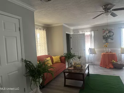 Living - 909 Brookford Ct, Jackson, MS 39212 photo 6 of 10