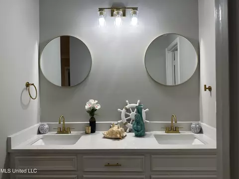 Bath - 909 Brookford Ct, Jackson, MS 39212 photo 8 of 32