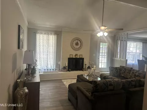 Living - 909 Brookford Ct, Jackson, MS 39212 photo 9 of 10