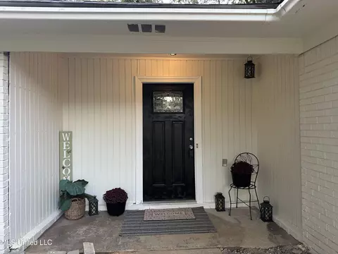 Exterior - 909 Brookford Ct, Jackson, MS 39212 photo 3 of 4