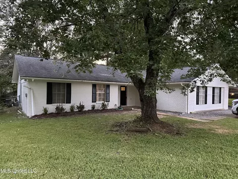 909 Brookford Ct, Jackson, MS 39212