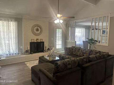 Living - 909 Brookford Ct, Jackson, MS 39212 photo 10 of 10