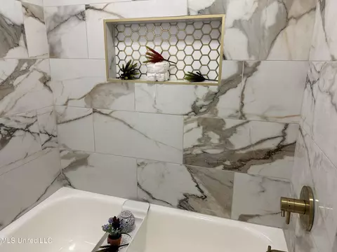 Bath - 909 Brookford Ct, Jackson, MS 39212 photo 9 of 32