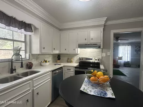 Kitchen - 909 Brookford Ct, Jackson, MS 39212 photo 4 of 4