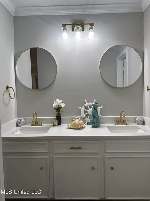 Bath - 909 Brookford Ct, Jackson, MS 39212 photo 6 of 32