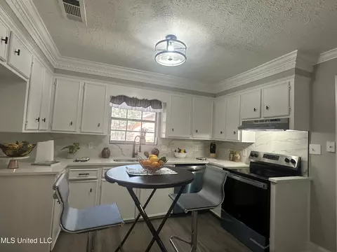 Kitchen - 909 Brookford Ct, Jackson, MS 39212 photo 2 of 4