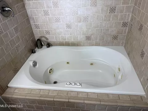 Bath - 14916 Dismuke Dr, Biloxi, MS 39532 photo 3 of 4