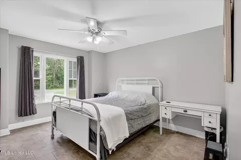 Bedroom - 14916 Dismuke Dr, Biloxi, MS 39532 photo 4 of 4