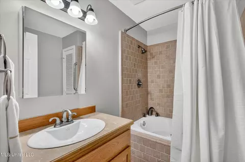 Bath - 14916 Dismuke Dr, Biloxi, MS 39532 photo 4 of 4