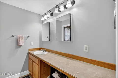 Bath - 14916 Dismuke Dr, Biloxi, MS 39532 photo 1 of 4