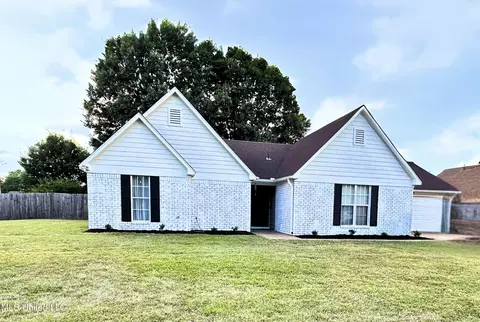 122 Apple Dr, Senatobia, MS 38668