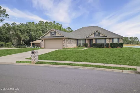 6236 Emerald Lake Dr, Biloxi, MS 39532