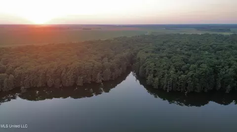Bolivar Road, Benoit, MS 38725