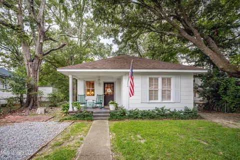 428 Dewey Ave, Ocean Springs, MS 39564