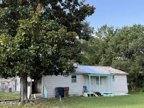 277 Nichols Dr, Biloxi, MS 39530