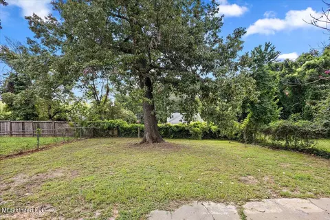 Exterior - 1054 Madison St, Jackson, MS 39202 photo 5 of 5
