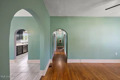 Entry Way - 1054 Madison St, Jackson, MS 39202 photo 3 of 3