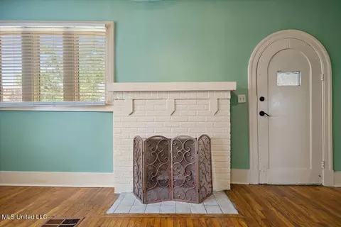 Entry Way - 1054 Madison St, Jackson, MS 39202 photo 2 of 3