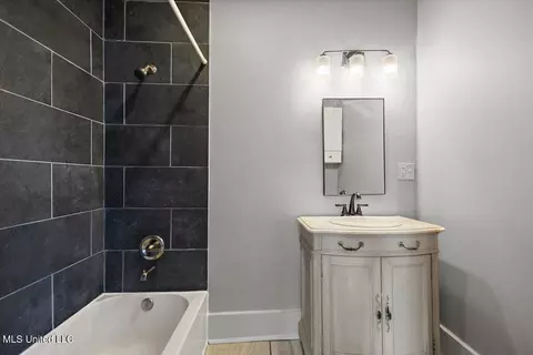 Bath - 1054 Madison St, Jackson, MS 39202 photo 2 of 3